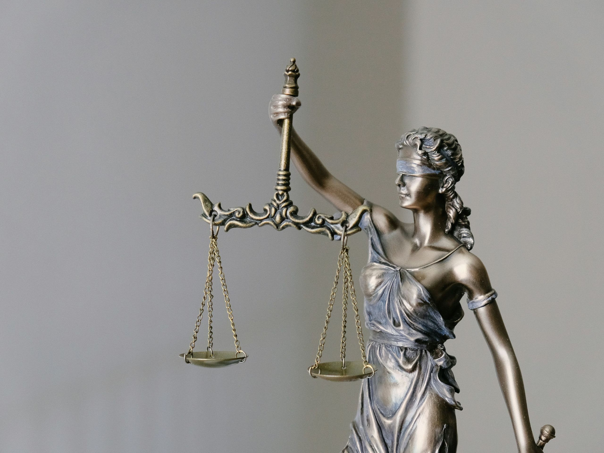 Statue blindfolded woman holding scales of justice
